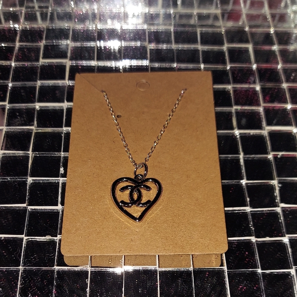 Elegant Chanel necklace